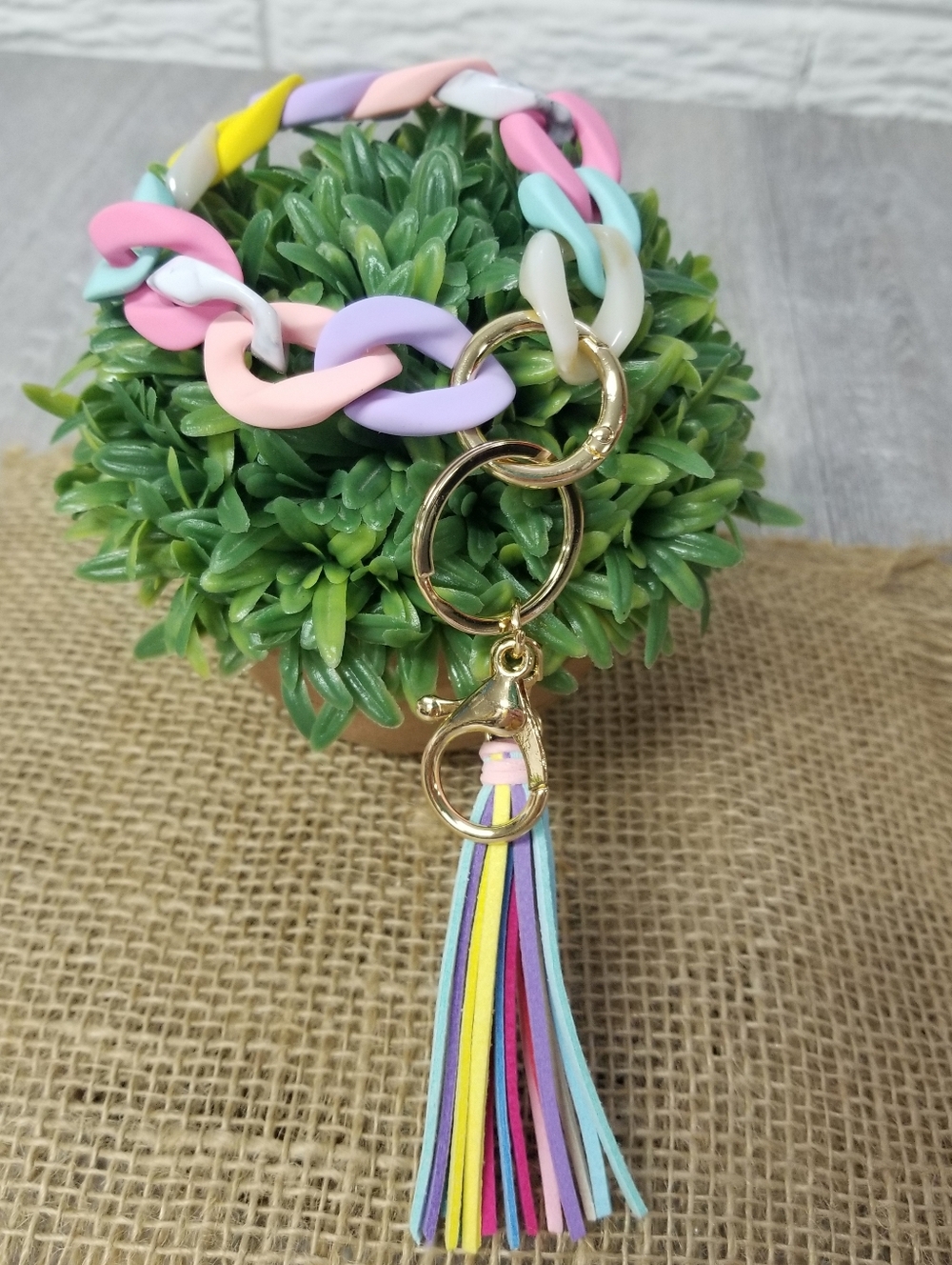 Colorful Acrylic Link Chain Keychain - Picture 4 of 4